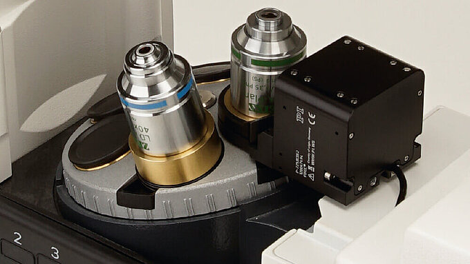 Adjustment of the Focal Planes in Confocal Microscopy