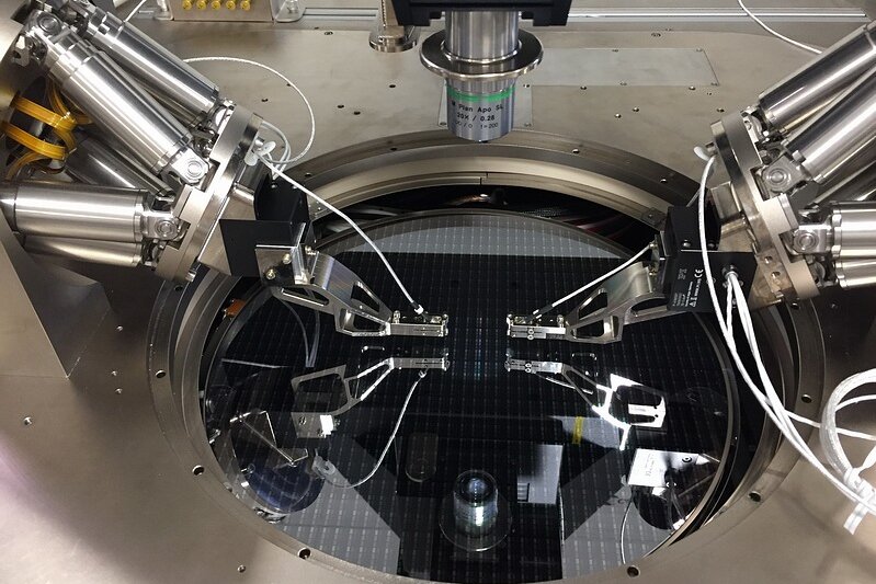 NanoCubes® enhance Hexapod 6-DOF alignment systems on Cascade’s CM300xi 